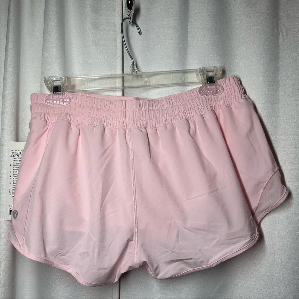 NEW Lululemon Women’s Hotty Hot Shorts 2.5 LR Strawberry Milkshake Sz 10 Running